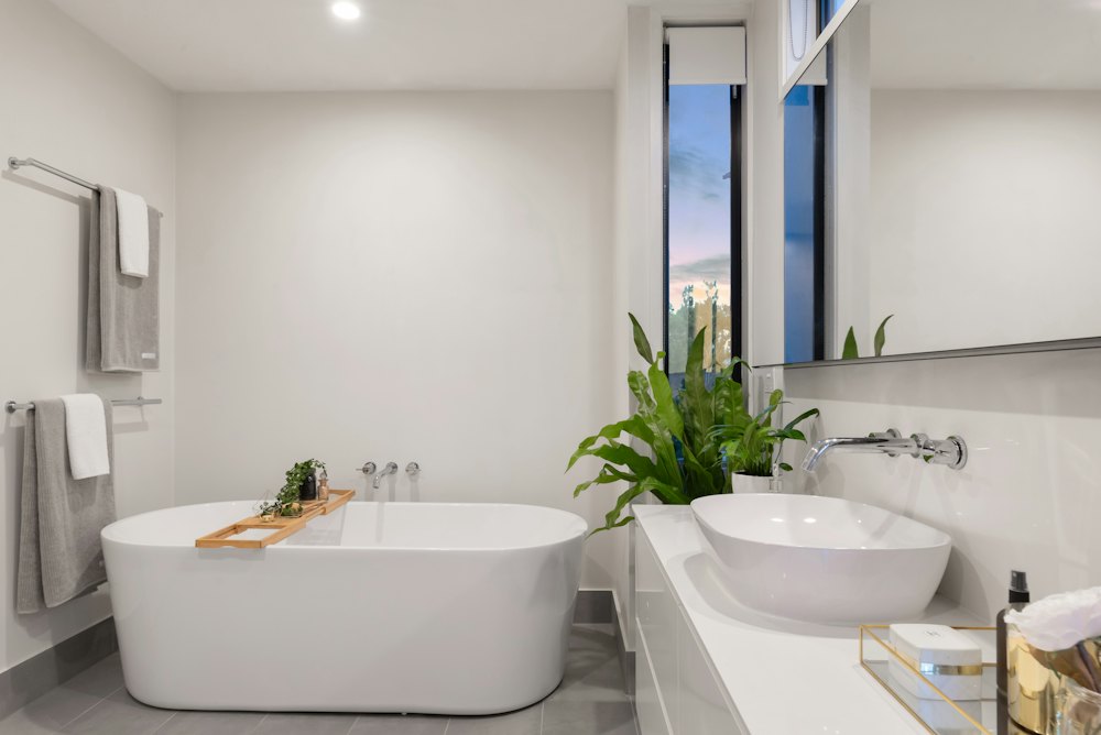 Salle de bains rénovée et lumineuse